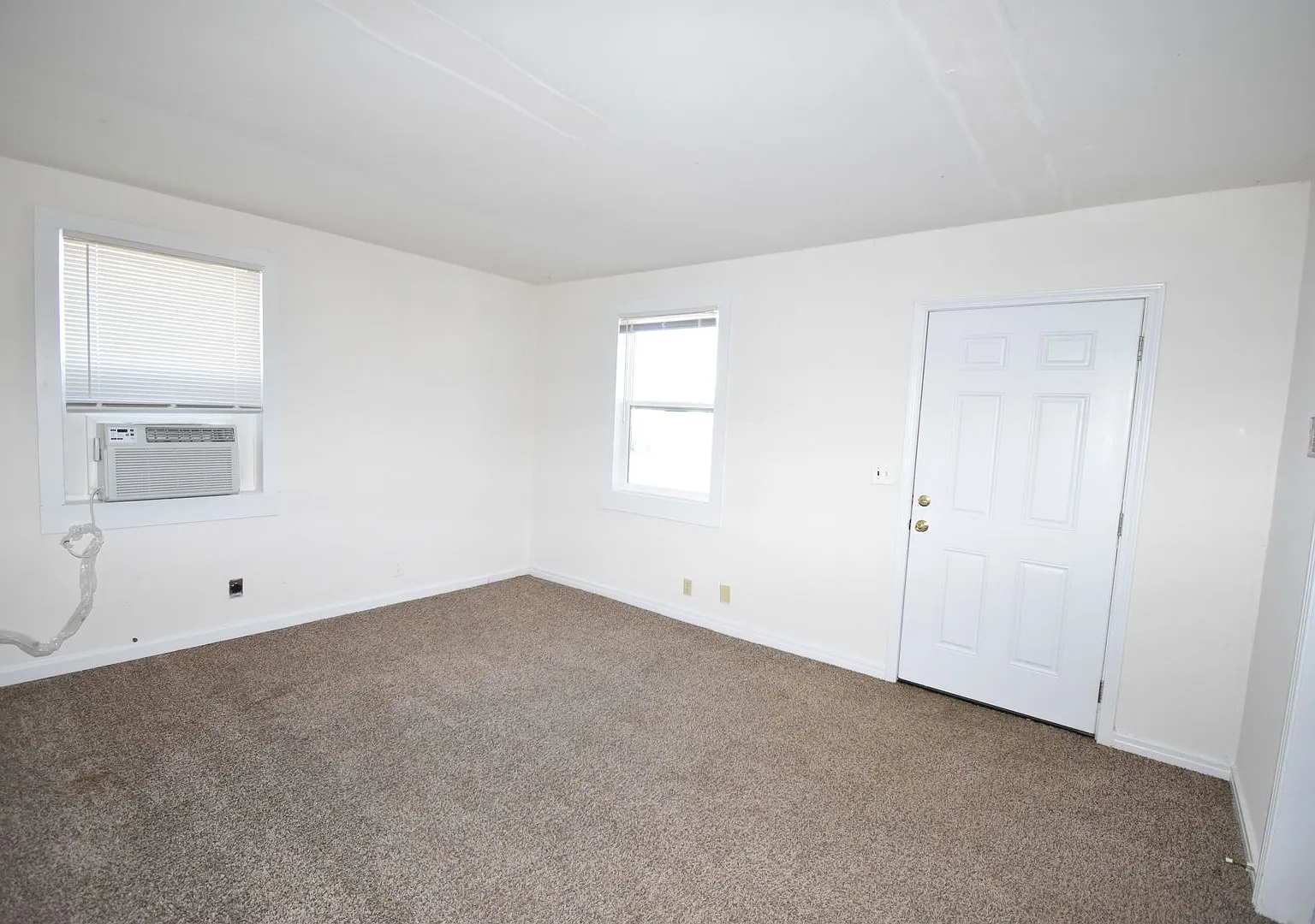 1224 Greenfield Drive Home For Rent! — Photo 3