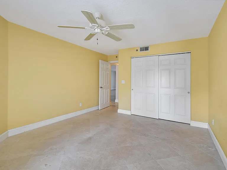 324 Village Dr #B — Photo 12