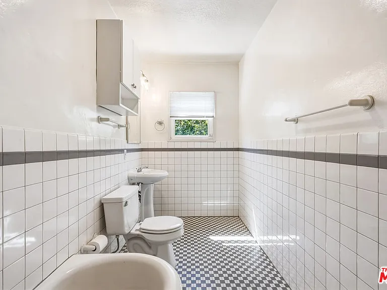 2613 Cloverfield Blvd — Photo 23