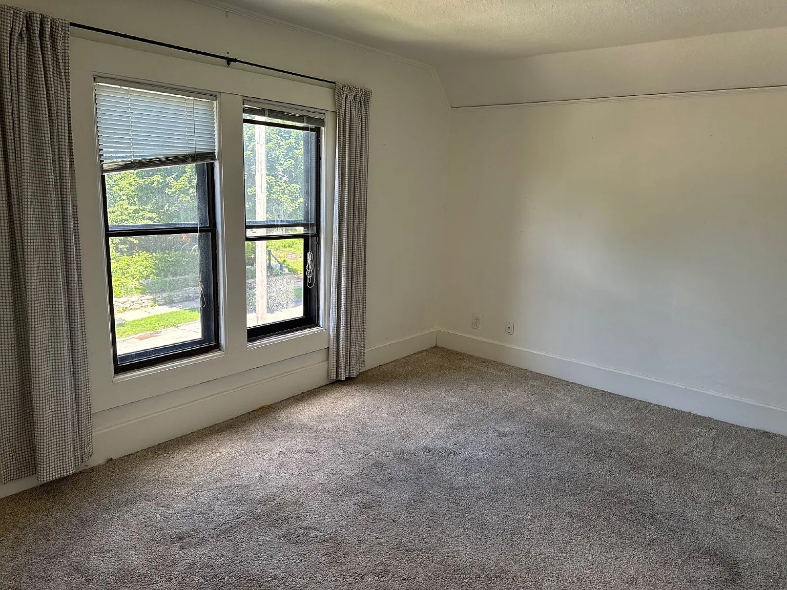 2 bed, 1.0 bath, $1,695 — Photo 3