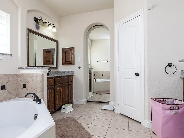 2555 Hannah Cir — Photo 17