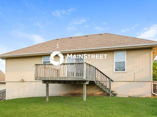 1003 Viola St, Smithville, MO 64089