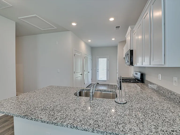 842 Feldspar Mnr — Photo 11