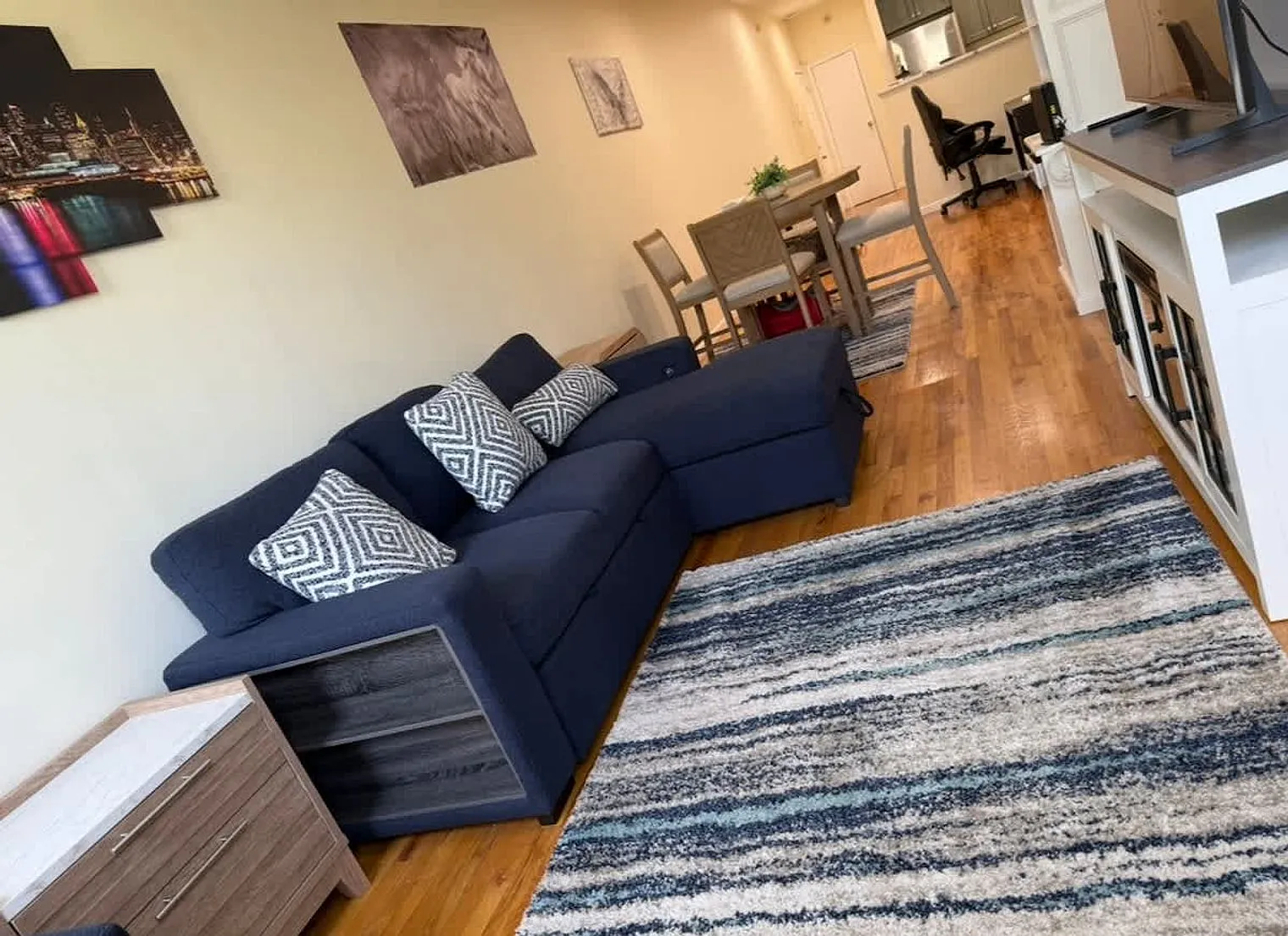 2 bed, 1.0 bath, $6,952 — Photo 2