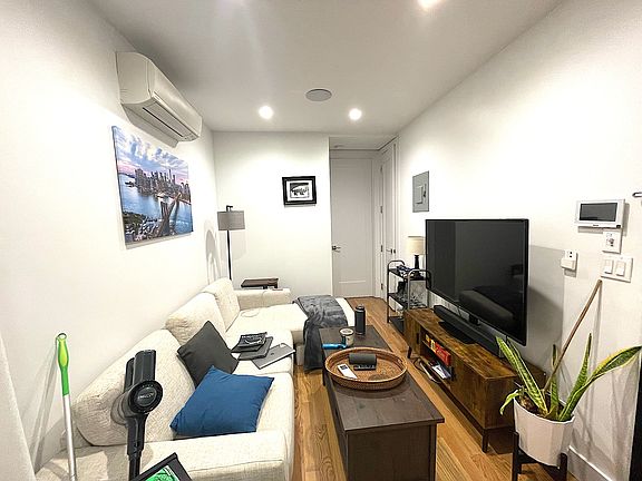 4th image of 322 E 93rd St APT 5A