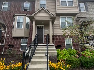 2948 Glenbar Cir, Rochester Hills, MI 48307