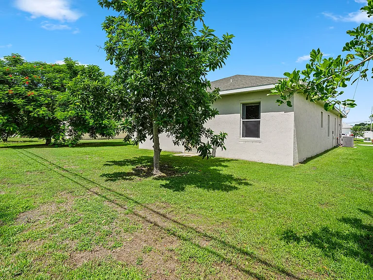 1092 SW Majorca Ave — Photo 6