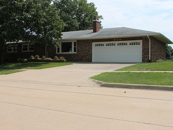 3rd image of 914 Cherry Dr