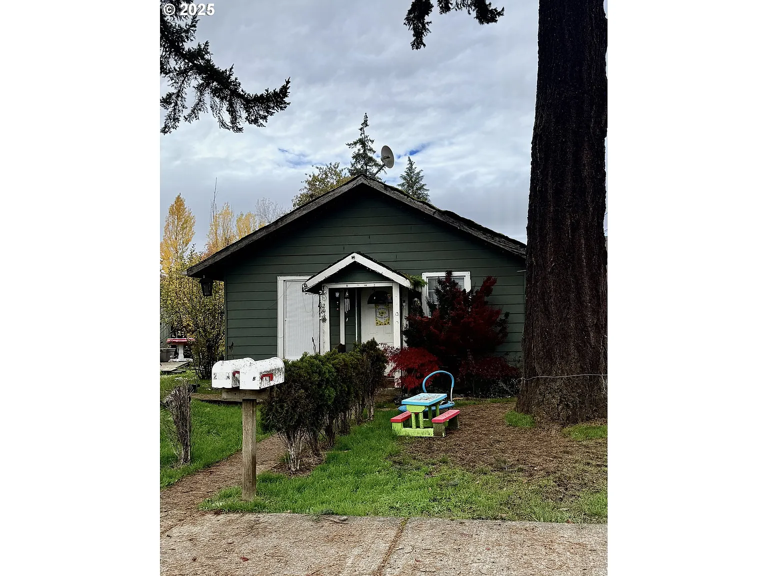 204 SW Water St photo 1