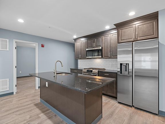 4th image of 20 Oak St #1