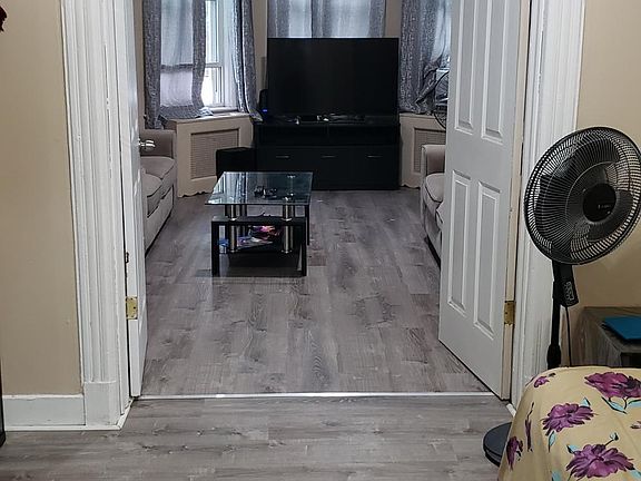 3rd image of 16814 88th Ave Floor 1