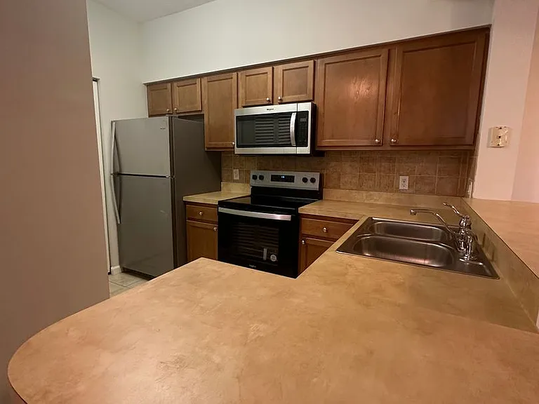 2210 Myrtlewood Cir E — Photo 6