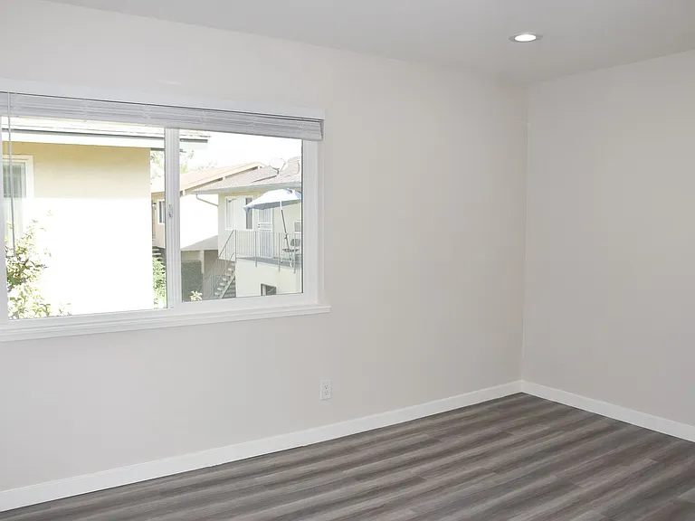 815 N Olive St — Photo 19