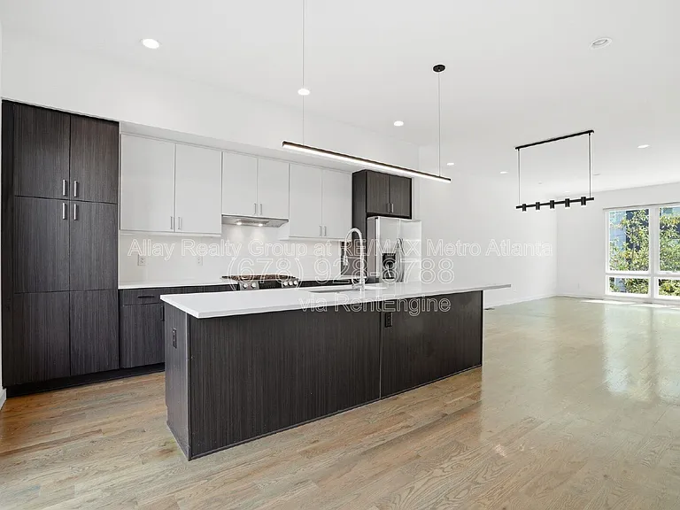 1463 La France St NE #8 — Photo 4