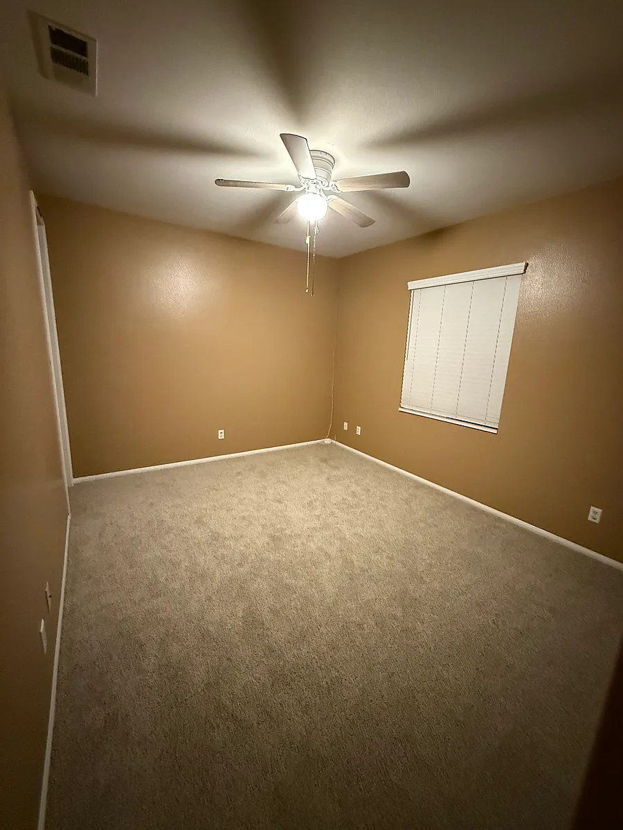 Building Photo - Peregrine Ln