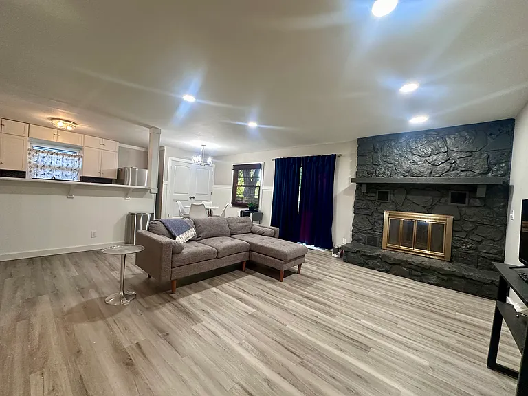 2437 S Kings Ave — Photo 16