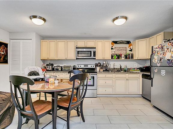 4th image of 243 Lewfield Cir #243