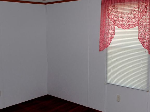 2nd image of 5 Crestmont Ln
