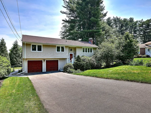 17 Farmstead Lane, West Hartford, CT 06117