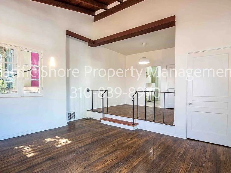 559 Alexandria Apartments — Photo 5