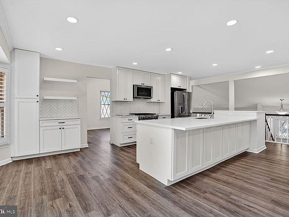 5th image of 6030 Burnside Landing Dr