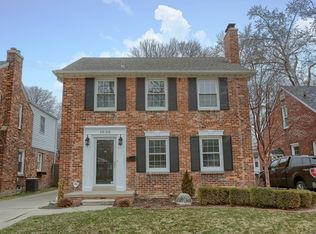 1636 Hollywood Ave, Grosse Pointe Woods, MI 48236