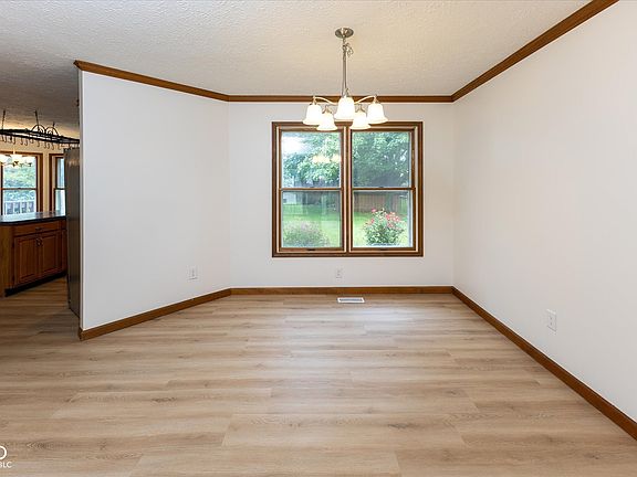 5th image of 9066 Bakeway Dr