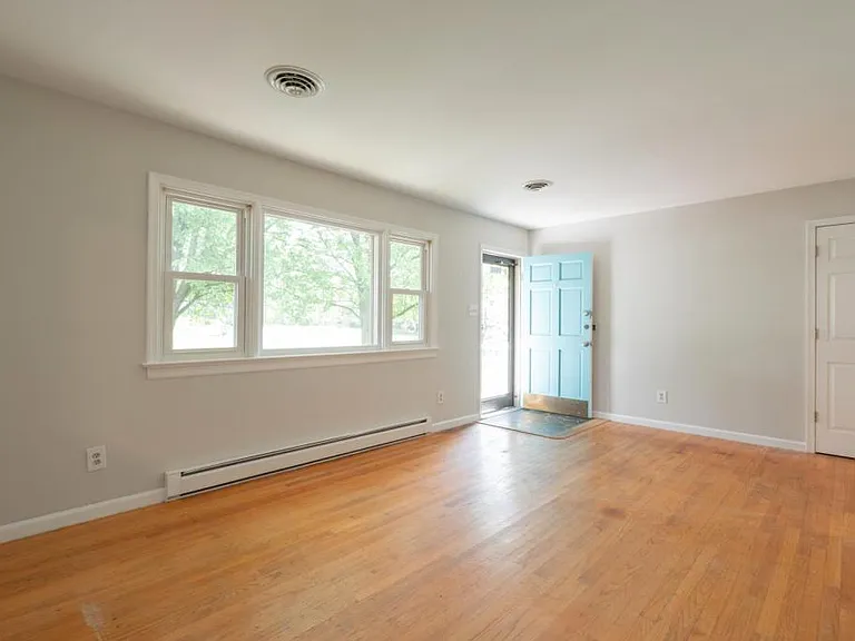 2900 Clintwood Rd — Photo 8