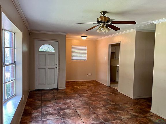 4th image of 108 W Ann Dr