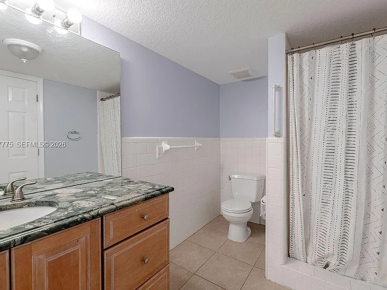 23 Royal Palm Point #B — Photo 28