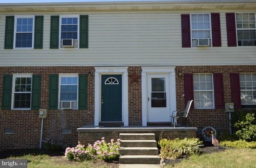 1st image of 305 Waterford Ln