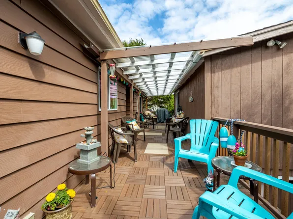 3885 Evergreen Ave, Depoe Bay, OR 97341
