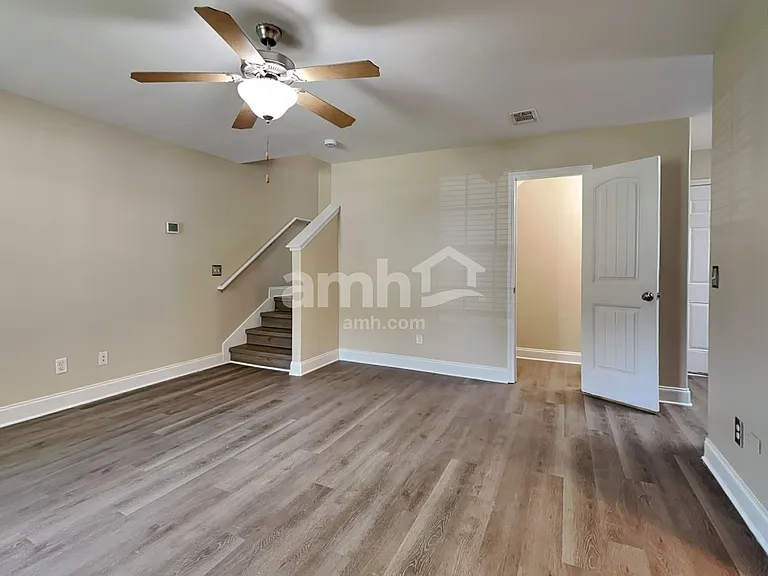 83 Ristona Dr — Photo 6