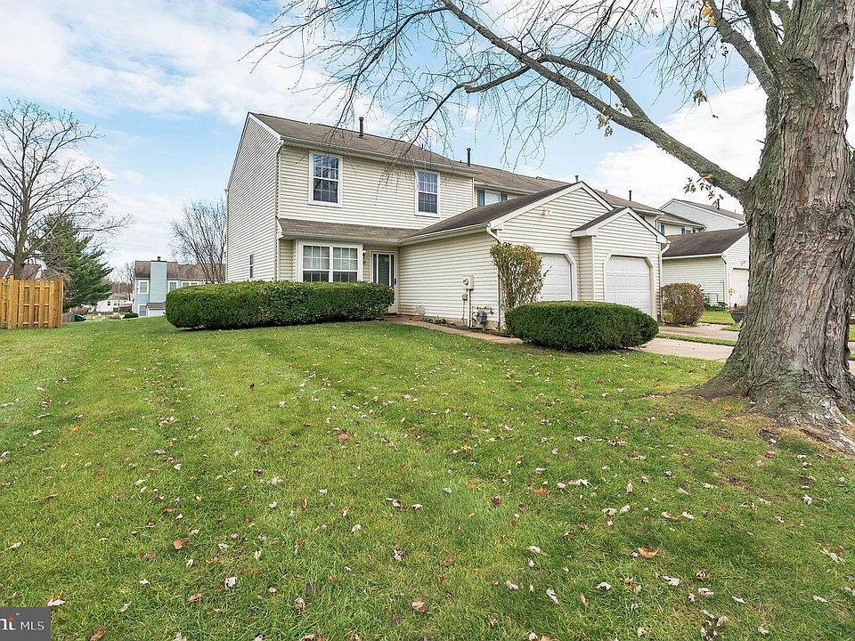 1st image of 70 Rolling Hills Dr