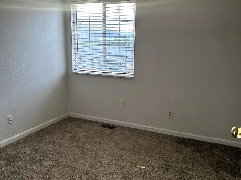 1155 Pond Side Dr — Photo 13