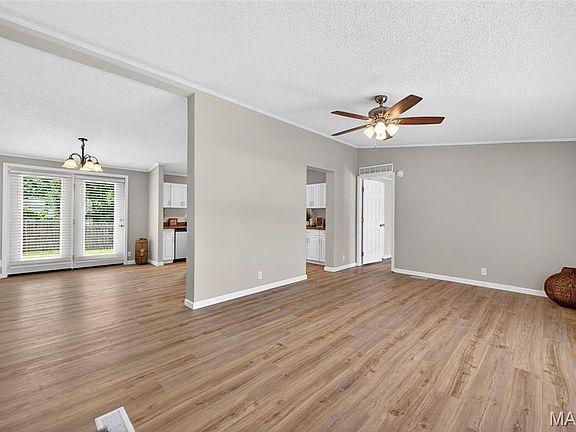3rd image of 30 Dove Ct