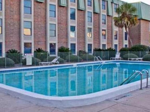 4th image of 224 E Garden St APT 240