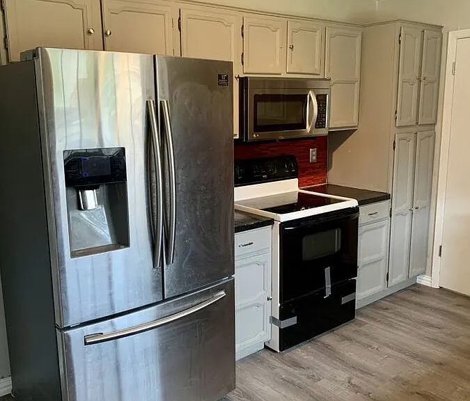 815 Cedar Oaks Ln — Photo 17