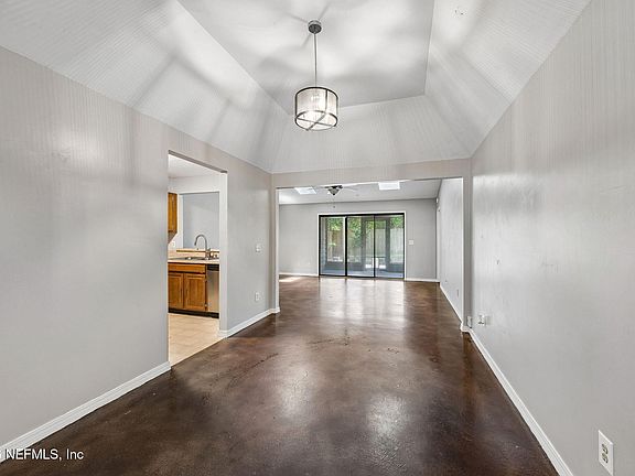 3rd image of 3561 VILLA Place