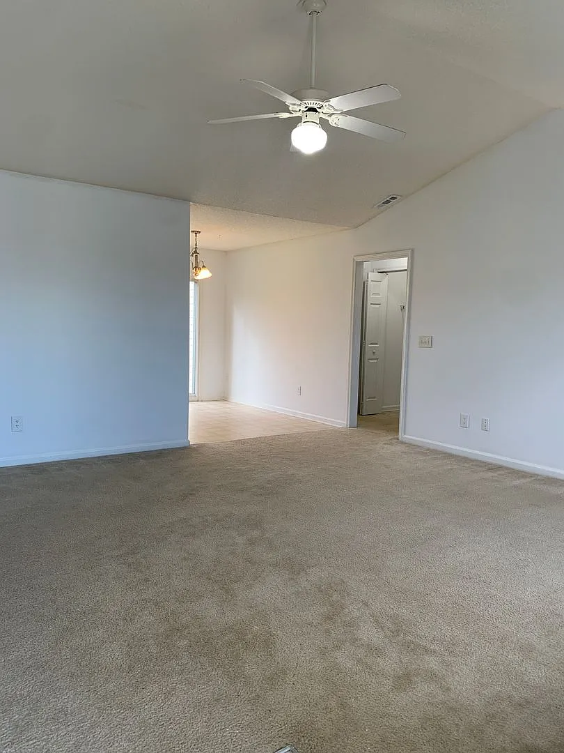Available Now - 3 Bedroom, 2 Bath House on Newbury Lane — Photo 2