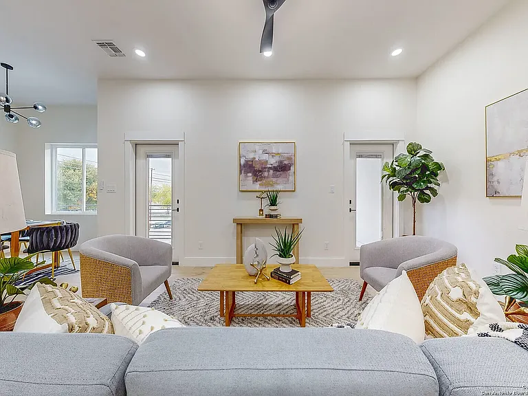 1019 S Hackberry St #201 — Photo 9
