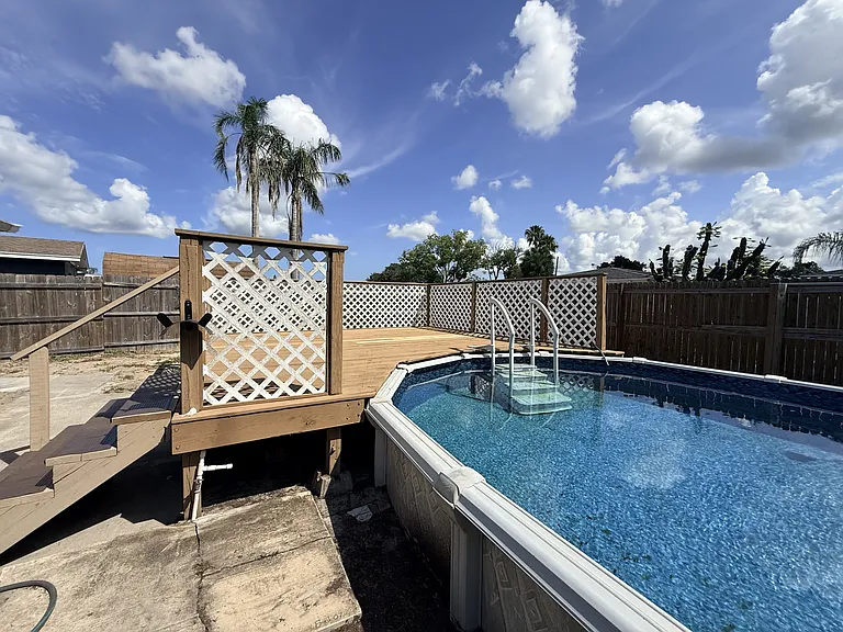 8437 Luray Dr — Photo 2