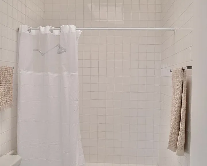 4884 Glenalbyn Dr — Photo 20