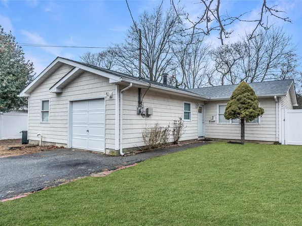 77 Broadway, Freeport, NY 11520