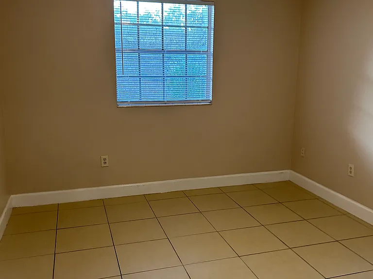 408 Banyon Tree Cir #200 — Photo 8