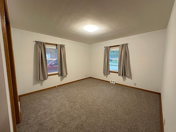 5th image of 2807 S 76th St