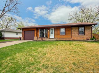 872 Maple Ln, Elk Grove Village, IL 60007