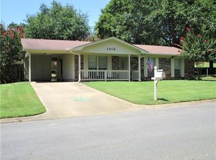 1415 N 26th St, Van Buren, AR 72956