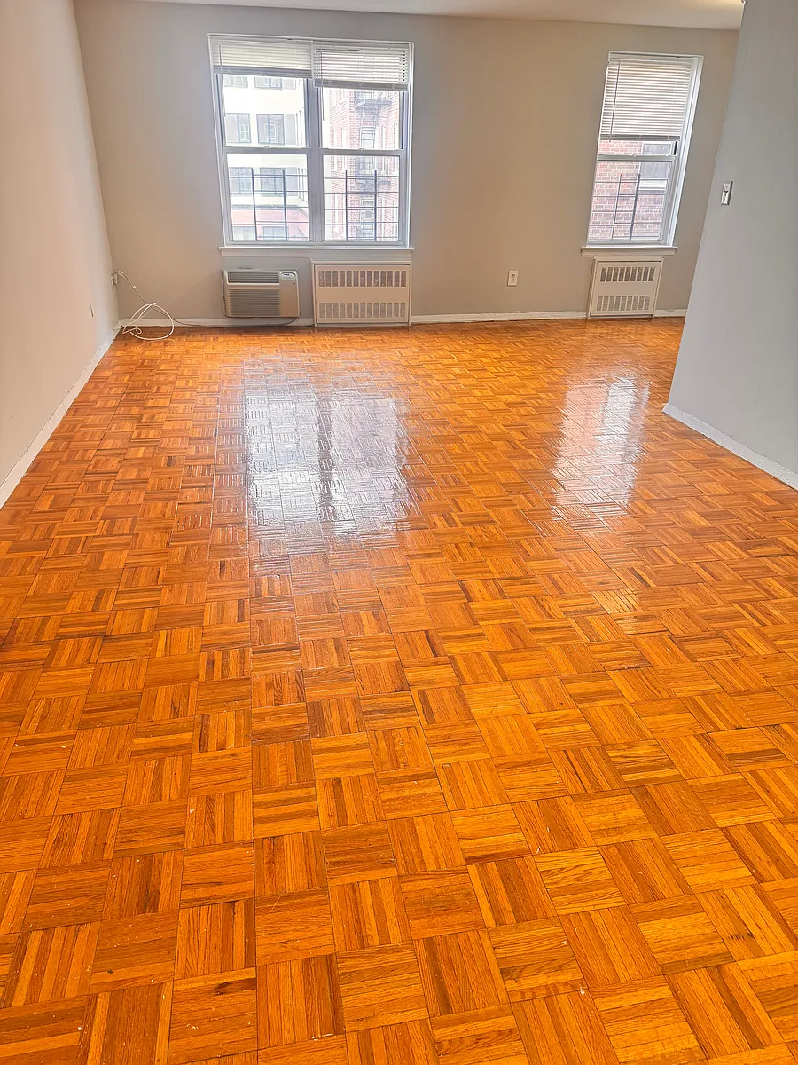 Building Photo - 4430 Douglaston Pkwy #3KA