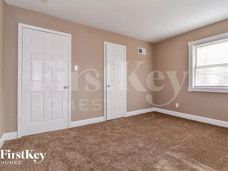 9 Charlotte Dr — Photo 6